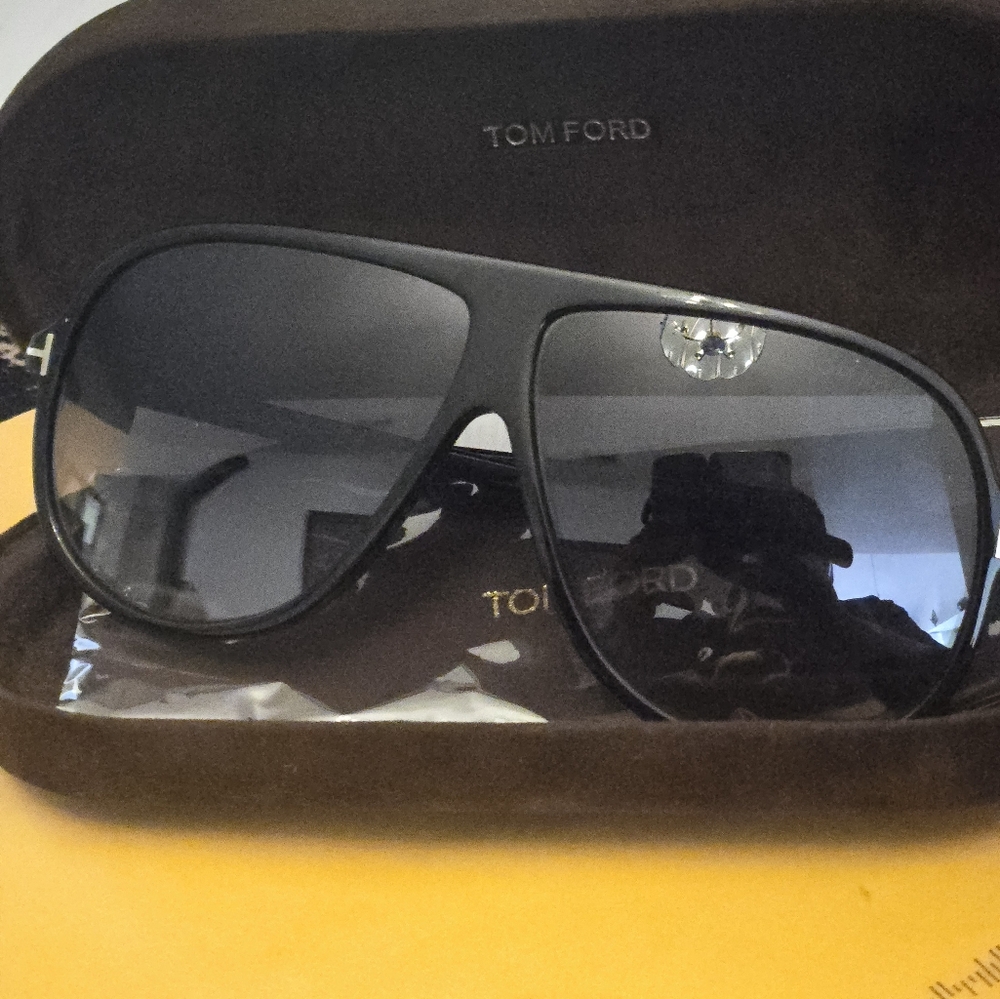 Tom Ford Black Sunglasses - Picture 3 of 8
